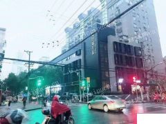 直租宛平南路一楼无转费 门宽8米 人流量超大