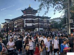 出售黄浦豫园临街门面，一平米日租金30元以上，来晚可没有了