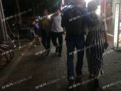 成熟地段人流很大的铺子出租，无转让费进场费，电话或者短信联系