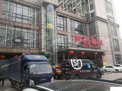杨浦区内环内地铁12号宁国路站200米十字路口人气非常旺