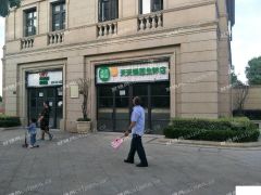 森兰国际社区，十字路口，对面就是学校