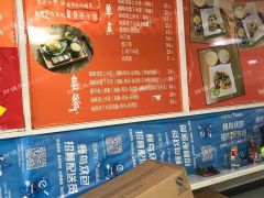 餐饮店铺低价转让，证件齐全，有意者可以联系，中介勿扰