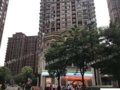 地铁出口，70年产权社区底商，通天然气