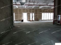 商业街一楼出租，展示面大，层高5.5，可分隔