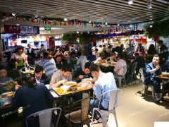  大型商场内美食街旺铺出租，位置佳性价比超高，纯个人转租无中介
