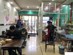 地铁附近居民区可做轻餐饮。铺子刚出人流量大