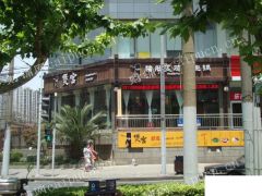 出租松江九亭商业街店铺纯一楼，无转让费